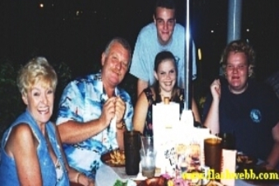HOOTERS5.jpg