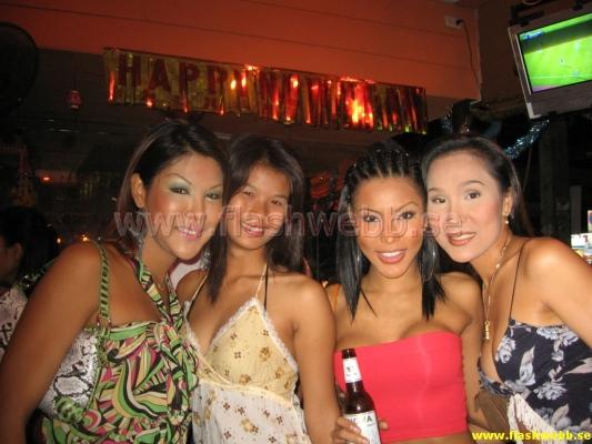 Can you guess who is the real lady??
